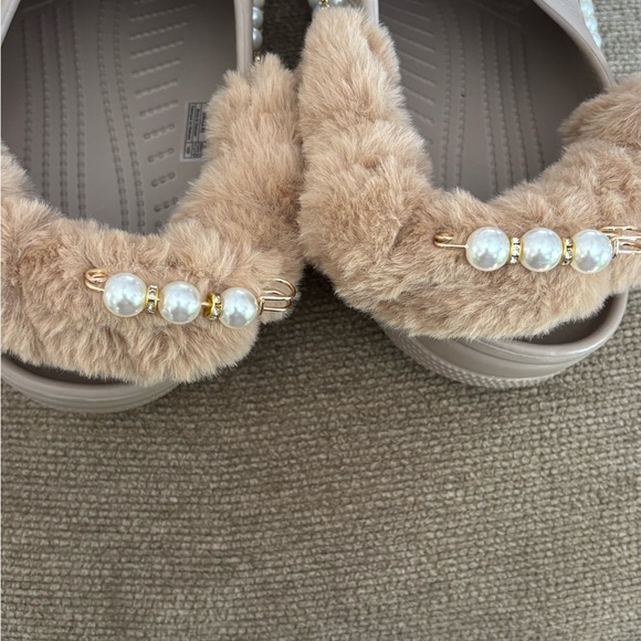 CROCS Classic White Clogs. With lots of beautiful jewels. - Picture 4 of 9